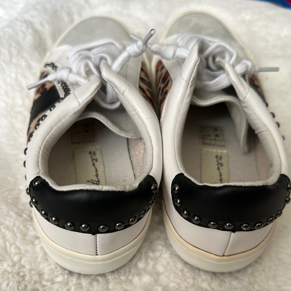 Vintage Havana White and Gray Sneakers Classic Design - Picture 5 of 5